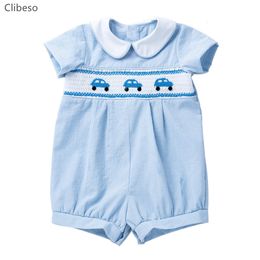 Rompers Baby Boy Smocked Blue Romper Kinderen geborduurde auto jumpsuit Peter Pan Collar Spaanse boetiek Baby Boy Romper Kleding 230425