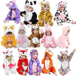 Rompertjes Baby Cartoon Romper geboren Capuchon Babykleding Jongen Meisje Pyjama Animal Onesie Jumpsuit Kigurumi Koe Varken Kostuum 231021