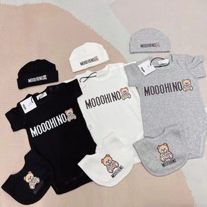 Rompers babymeisjes uit één stuk jumpsuits katoenen kleding jongen bodysuits pasgeboren korte mouw geprinte beer luxe designer slijtage baby schattige driehoekszak scheet