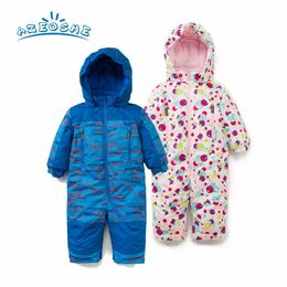 Rompertjes Baby Romper Voor Herfst Winter Meisje Roze Polka Dot Snowsuit Jongen Blauw Wind- en waterdicht 0-3 jaar Kleding 230918