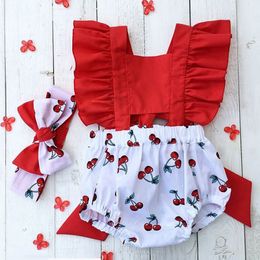 Rompertjes Leuke geboren Baby Meisje Kleding Sets Ruche Backless Cherry Romper Hoofdband 2 stks Outfit Peuter Zomer Kleding voor 018 M 230607