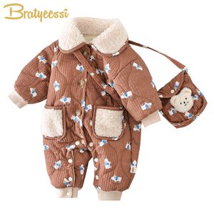 Rompers fleece baby winter jumpsuits met tasbeer Koreaans geboren romper voor meisjes jongenskleding dikker peuter outfit set baby onesie 230923