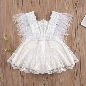 Rompers Baby Girls Baber Girls Princess Lace Brodemery Rober Rober Baby Feathers Sleeve Backless White Jumps Cuit Summer Summer H240508