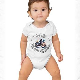 Rompers gewoon een jongen die van motorfietsen houdt, pasgeboren babykleding baby katoen jumpsuit cartoon auto motorfiets bodysuitl240514L240502