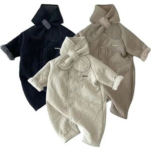 Barboteuses Coréen bébé combinaison avec écharpe ensemble automne hiver laine d'agneau barboteuse pour garçons filles enfant en bas âge vêtements pour bébés en vrac né Onesie 231026