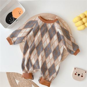 Rompers Koreaanse stijl herfst baby trui jumpsuit diamant katoen katoen met lange mouwen gebreide jumpsuits voor peuter kinderen zachte comfortabele overalls 230317
