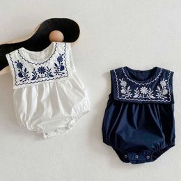 Rompers Koreaanse stijl babymeisje jumpsuit marineblauwe kraag geborduurd katoen pasgeboren baby meisje strak passende pak zomer baby meisje kledingl240514L240502