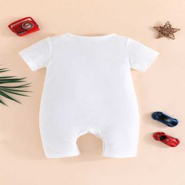 Rompers pasgeboren unisex babykleding 0 tot 18 maanden schattige brief mama papa onesies voor babyjongen meisjes korte mouw baby romperl2405L2405