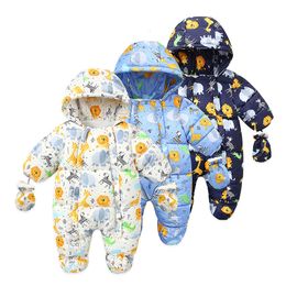 Rompertjes Overalls Babykleding Winter Plus Fluweel Geboren baby Jongens Meisjes Warme dikke jumpsuit Capuchonoutfits Snowsuit Jas Romper 230918