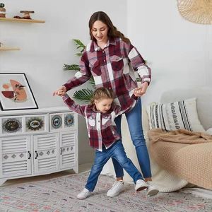 Rompers plaid Mother Daughter Matching Blouses Family Set lange mouwen mama en ik kleding herfst mam baby dames meisjes t shirts jurken 230329