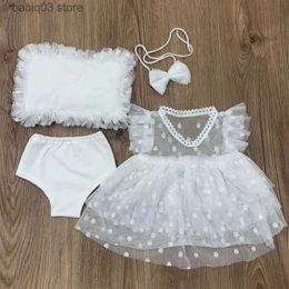 Barboteuses Q81A 1 Set Nouveau-né Photographie Props Tenues Bébé Dentelle Barboteuse Bandeau Shorts Pantalon Oreiller Ensemble Nourrissons Photo Shooting Body T230529