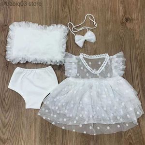 Barboteuses Q81A 1 Set Nouveau-né Photographie Props Tenues Bébé Dentelle Barboteuse Bandeau Shorts Pantalon Oreiller Ensemble Nourrissons Photo Shooting Body T230529