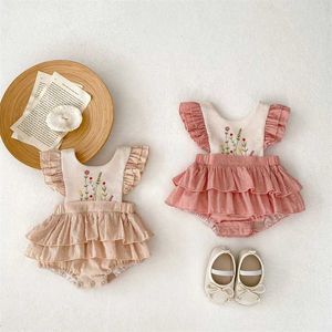 Rompers Ruffles Lace Baby Girls Rober Robe Summer Summer Vintage Floral Infant Brodery Jumps pour les filles pour les filles Toddler Girls One-Piece 0-24M H240425