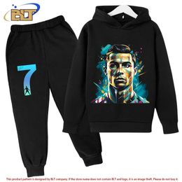 Conjunto de sudadera con capucha deportiva para niños con estampado de avatar de Ronaldo y pantalones de sudadera de terciopelo de 2 piezas para niños y niñas 240318