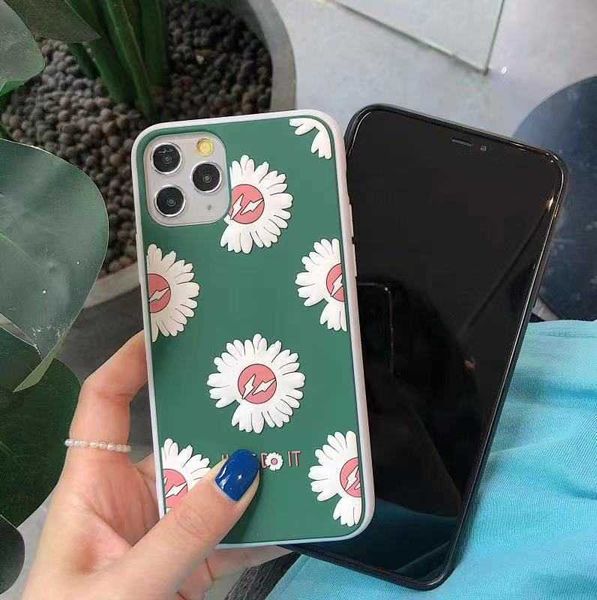 Rosa Flores de crisantemo Personalidad Rojo Negro Blanco Color Diseño de reducción de presión Caja dura para teléfono celular Caja para teléfono móvil al por mayor para iphone