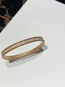 Bracelet de signe rétro de concepteur en or rose avec diamants Bracelet de charme de qualité supérieure Gift pour femme argent bracelet diamants poli à la main V-Gold 18K avec boîte