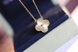 Collar de oro rosa con diamantes Diseñador de 18 quilates para mujer Collares pendientes de trébol de cuatro hojas clásicos de lujo Cadena de diseñador de alta calidad con caja