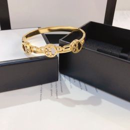 Rose Gold vergulde designer Bangle Nieuwe verjaardag Love Gift sieraden Bracelet Design voor meisjes modestijl Bracelet Summer Simple Charm Bangle