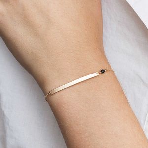 Rose goud eenvoudig titanium roestvrij staal gegraveerde initiële naam armband met zwarte kraal lange riem gepersonaliseerde letter bangle armbanden vriendschap geschenken sieraden