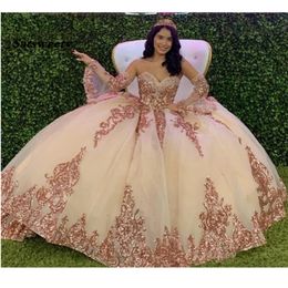 Roes de bal de quinceanera Sparkly Robes 2022 Modern Sweetheart Lace Applique Sequins Ball Ball Ball Tulle Vintage Evening Fête 250X