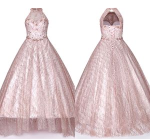 Rose Pink Glitter Tulle 2020 Vestidos de quinceañera Cuello alto Hombro frío Rebordear Perlas Cristal Vendaje Dulce 15 Niñas Vestido de graduación