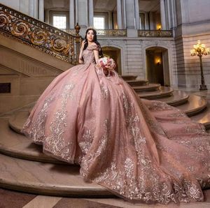 Rose rose brillant au large de la robe de bal épaule quinceanera robes 2024 Sweet 16 princesse or appliquée en dentelle robes de fête vestido de 15 anos