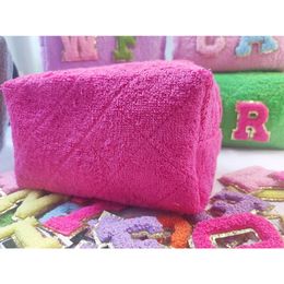 Rose Pink Handdoekzakje voor vrouwen Gewatteerde roosterpatroon Handdoek Cosmetische tas Borduren Make-uptassen Organizer Tas 240104