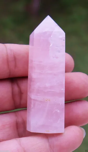 Rose Quartz Healing Crystals Wands Pulido Reiki Energía Natural Varita de piedra Hexagonal Punto de cristal Grandes Gémicos para la terapia de meditación Cristal