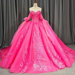 Rosarotes, herzförmiges, glänzendes Quinceanera-Kleid, Ballkleid, Sweet-16-Kleid, Pailletten-Applikationen, Spitze, Perlen, Kleider, langer Sweep-Zug