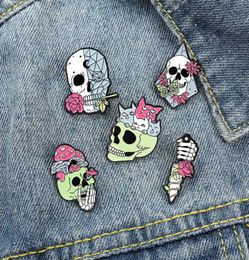 Rose Series Skull Mushroom Brooches épingles en alliage peinture de chats Cat Flowers Collar Badge pour Halloween Gift Skeleton Knapsack Clothes Wear6159392