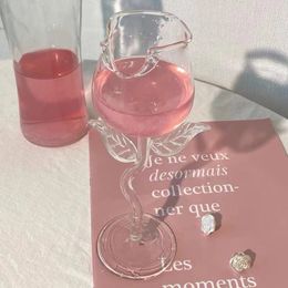 Roseshaped rode wijnglazen rozenvorm glas met gekleurde bladeren 150400 ml vormige bekercocktailbeker 240429