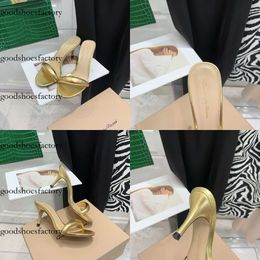 Rossi Gianvito Puffy Slide Mules en cuir rembourré Mules Coue Bijoux 85 mm Women Designer Sandals Édition originale