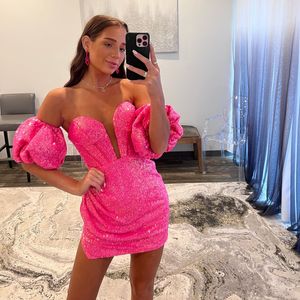 Rosy Pink Glitter Cocktailjurk Korte mouwen Diepe hals Korte galajurken mini party homecoming Speciale gelegenheidsjurk