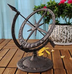 Ronde gietijzeren Romeinse kalender Sundial Decor ornamenten Lawn Garden Yard Desk Bureau Home Arts Sundials Vintage Metal Crafts Brown Retro G6355552