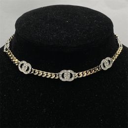 Chokers rond Collier Diamond Collier pour femmes Collier de bijoux à chaîne tordue Collier de concepteur de pierres précieuses classiques Accessoires en argent plaqué ZH175 E4