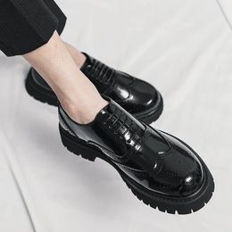 Round Driving Brogue Head Leather Casual Brand Men Designer Black Soled Laced Lace Up Oxford Marid Marid Robe Chaussures 231122 423