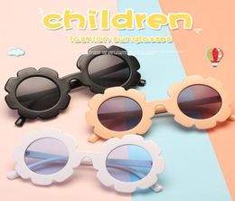 Lunettes de soleil rondes pour enfants à fleurs Marque Designer Fille Garçon Lunettes Mignon Bébé Lunettes de soleil UV400 Lentille Nuances Enfants Enfant en bas âge 6 Couleurs9303552