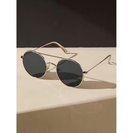 Sombras de gafas de moda de barra de marco redondo para un aspecto vintage moderno