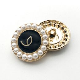 Botón Diy de perlas con letras redondas para camisa, abrigo, cárdigan, letras de Metal, ropa, botones de costura
