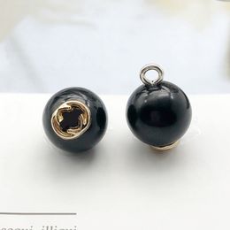 Perle ronde bricolage bouton de couture noir blanc conception spéciale boutons de lettre pour chemise pull manteau