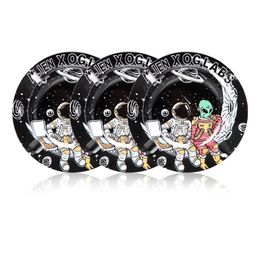 Ronde rollende lade Roken Accessoires Zwart Wit Alien Vorm Metalen Cartoon 138 mm*18 mm voor tabak Droog Kruidmolen Huishouden Rommel opberginplaten Plaat