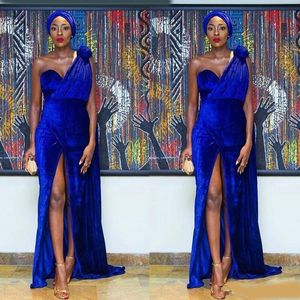 Royal Blue Elegant One Shoulder Fluwelen Mermaid Nigeria Avondjurken Sexy Handgemaakte Bloem Voorzijde Split Arabische Formele Prom Dress Custom