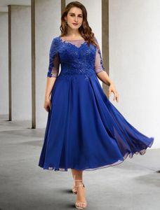 Royal Blue A-Line Plus Size Mother of the Bride Dress 2023 Tea Lengte Half Sleeve Jewel Neck Chiffon lovertjes bruiloft Guestfeestjurken