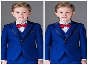 Trajes para niños de color azul real para celebración de bodas, disfraz formal para niños, chaqueta de esmoquin con solapa de pico para niños 039s, pantalones, chaleco 3 Pie1173069