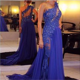 Robes de soirée bleu royal longueur de plancher en mousseline de soie voir à travers une épaule appliqué dentelle robe de soirée A-ligne grande taille