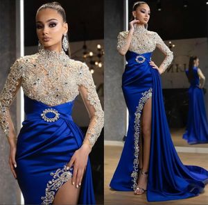 Robes de soirée bleu royal à col haut et cristaux de perles de luxe, corsage d'illusion, manches longues, fente formelle, robes de bal, robe Arbaic Dubai