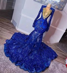 Royal Blue Long Sleeve Prom Dresses V Nek Shiny Lace Sequind Arabische Arabische Aso Ebi Evening Formele jurken Gold Appliuqe Beading Slim gemonteerde lange zeemeermin feestjurk