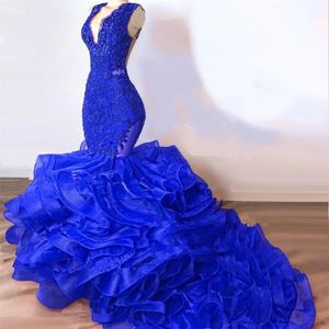 Royal Blue Mermaid Prom Dresses Custom Made V-hals Mouwloze Kant Applique Beaded Avondjurken Tiered Ruches Sweep Trein Party Jurk