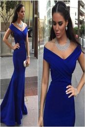 Blue Royal Off épaule longue Bridesmaid Robes Sirène 2020 Arabe Fream Mariage Robes invitées robe de bal pas cher 3022809