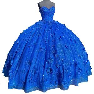 Vestido de quinceanera azul real con lentejuelas.